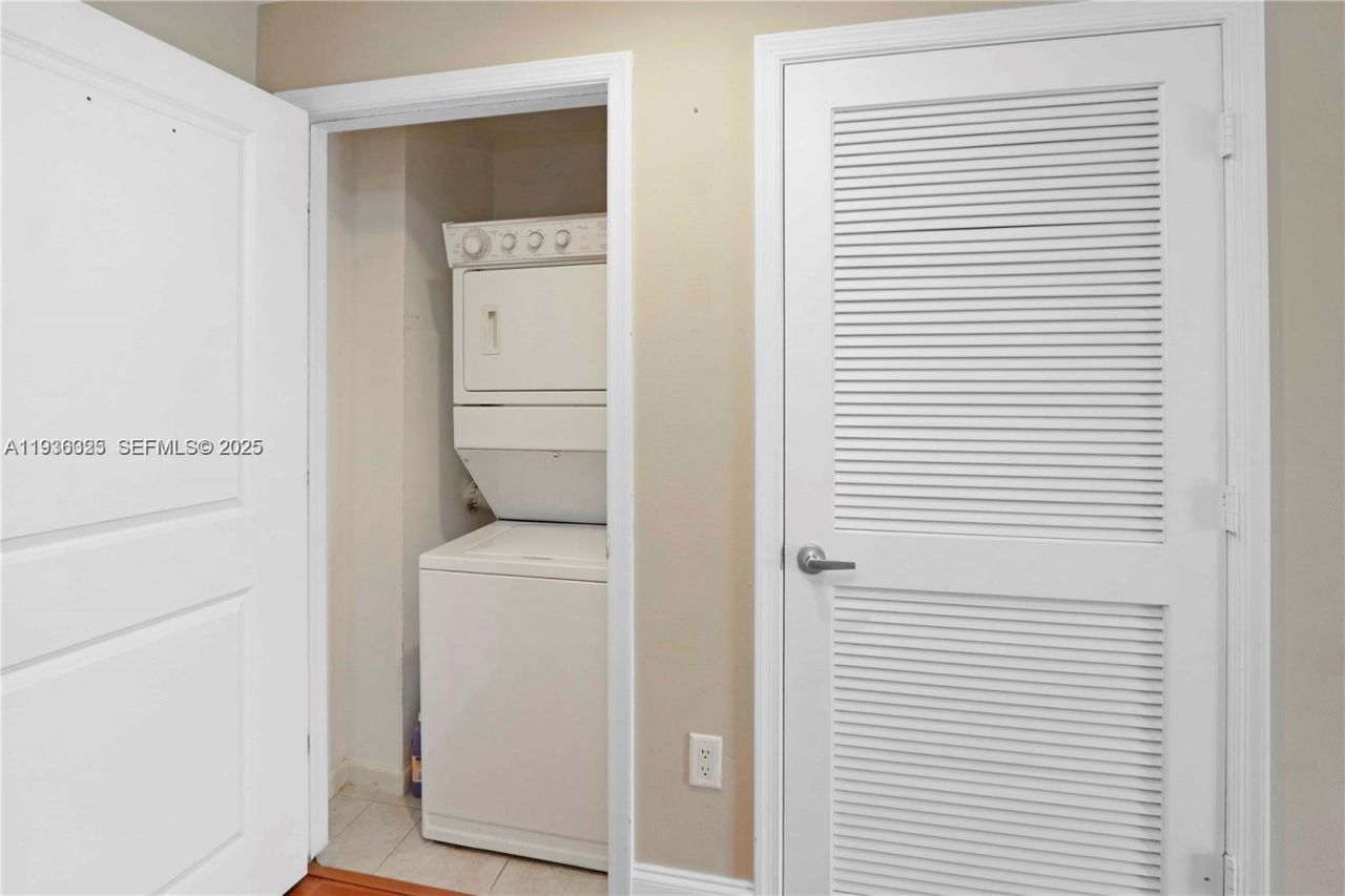 10 Aragon Ave , Unit 818, Coral Gables, FL 33134 Photo