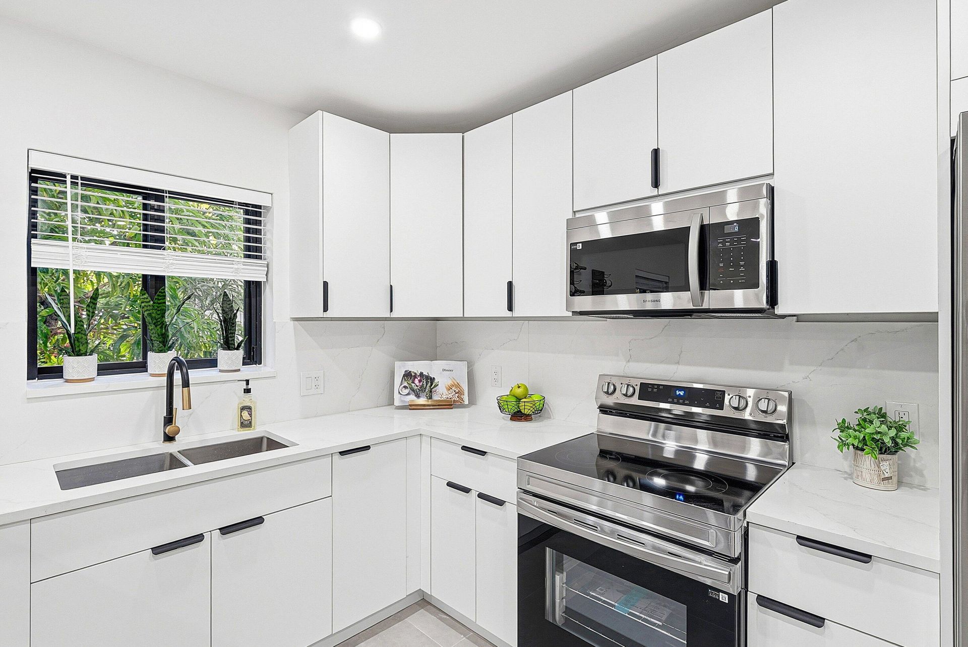 447 36th Street, West Palm Beach, FL 33407 Photo