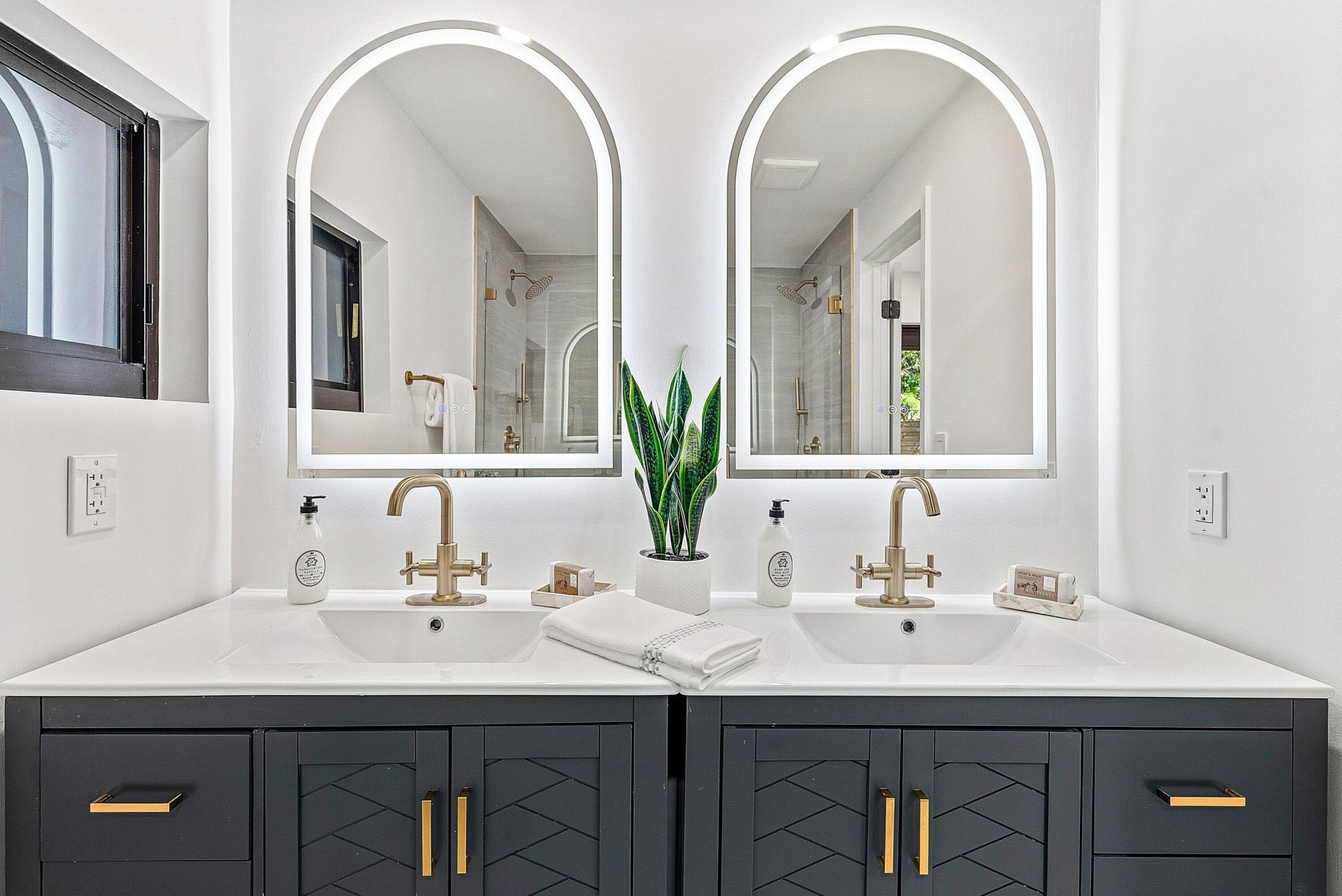 447 36th Street, West Palm Beach, FL 33407 Photo