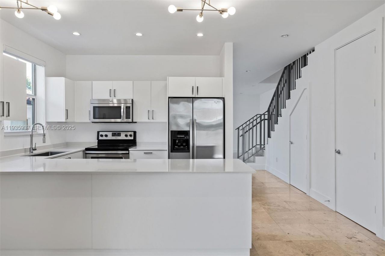 2784 SW 34th Ave, Miami, FL 33133 Photo