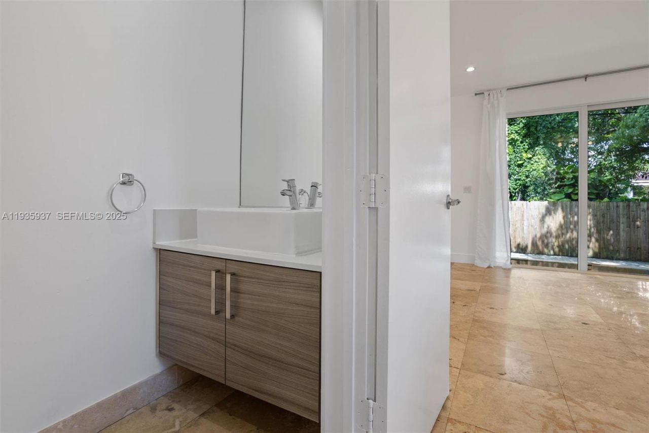 2784 SW 34th Ave, Miami, FL 33133 Photo