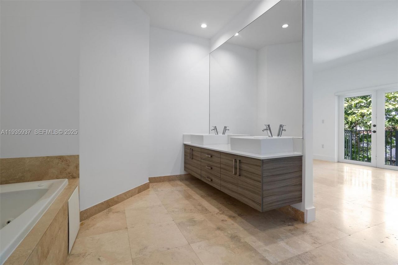 2784 SW 34th Ave, Miami, FL 33133 Photo