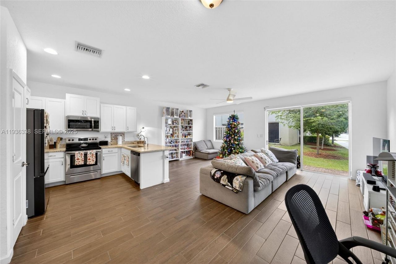 1420 SE 24th Ter, Homestead, FL 33035 Photo