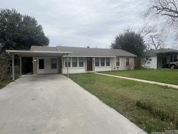 1012 E Walnut, Seguin, TX 78155