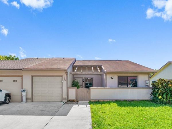18 Winchmore Lane, Boynton Beach, FL 33426
