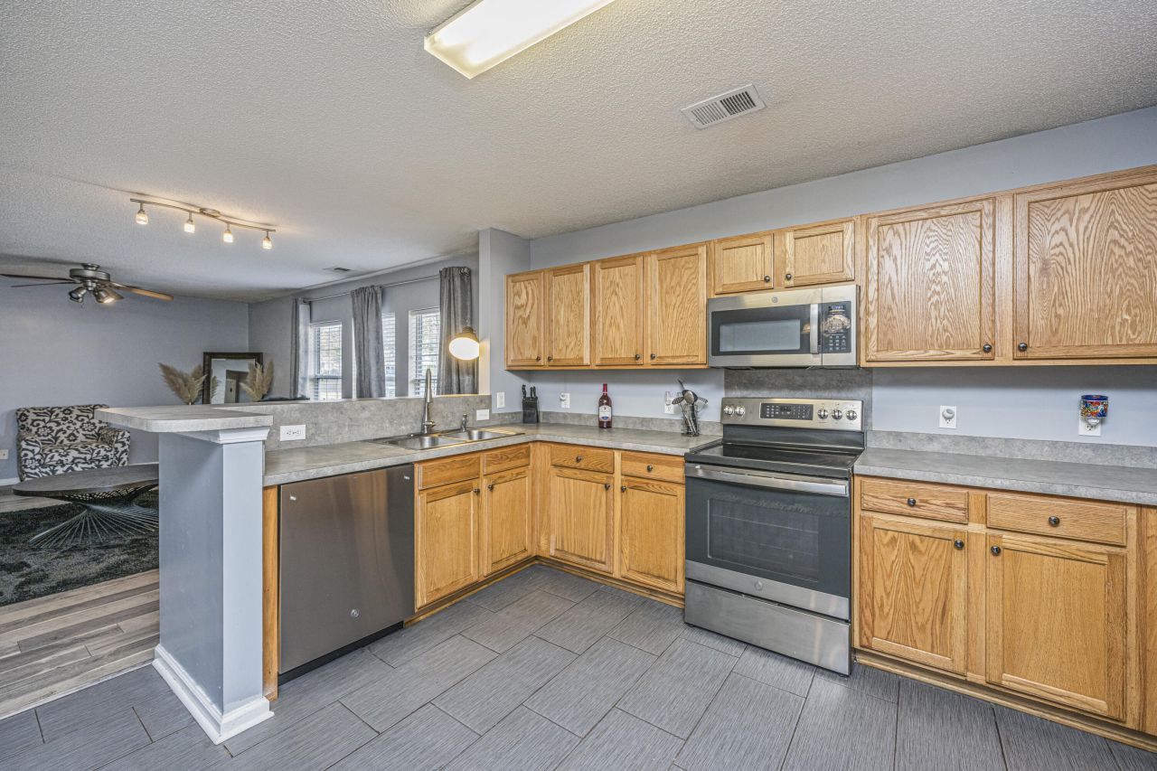 2010 Cripplecreek Drive Photo 5