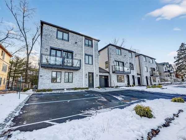 27 Ellish Parkway, Unit 202, Spring Valley, NY 10977