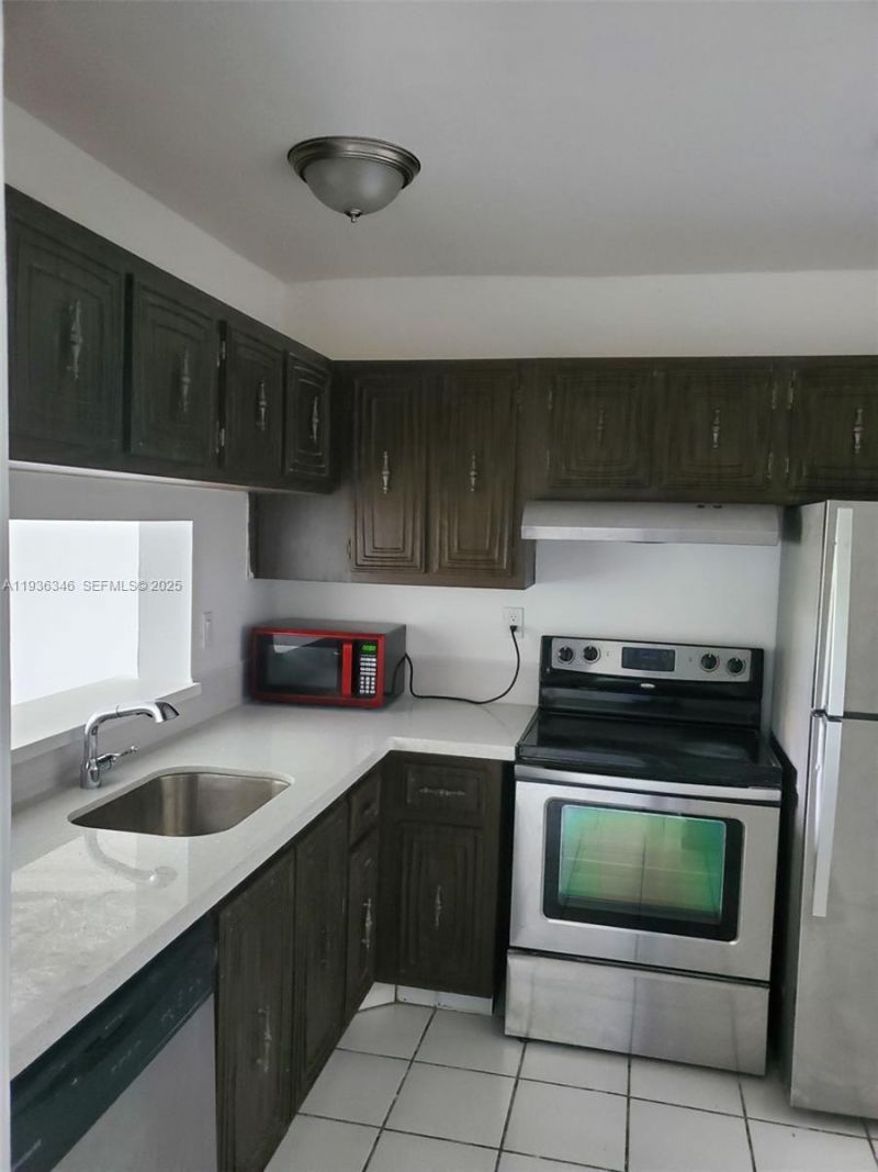 496 NW 165th St Rd, Unit D-412, Miami, FL 33169 Photo