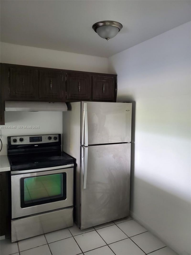 496 NW 165th St Rd, Unit D-412, Miami, FL 33169 Photo