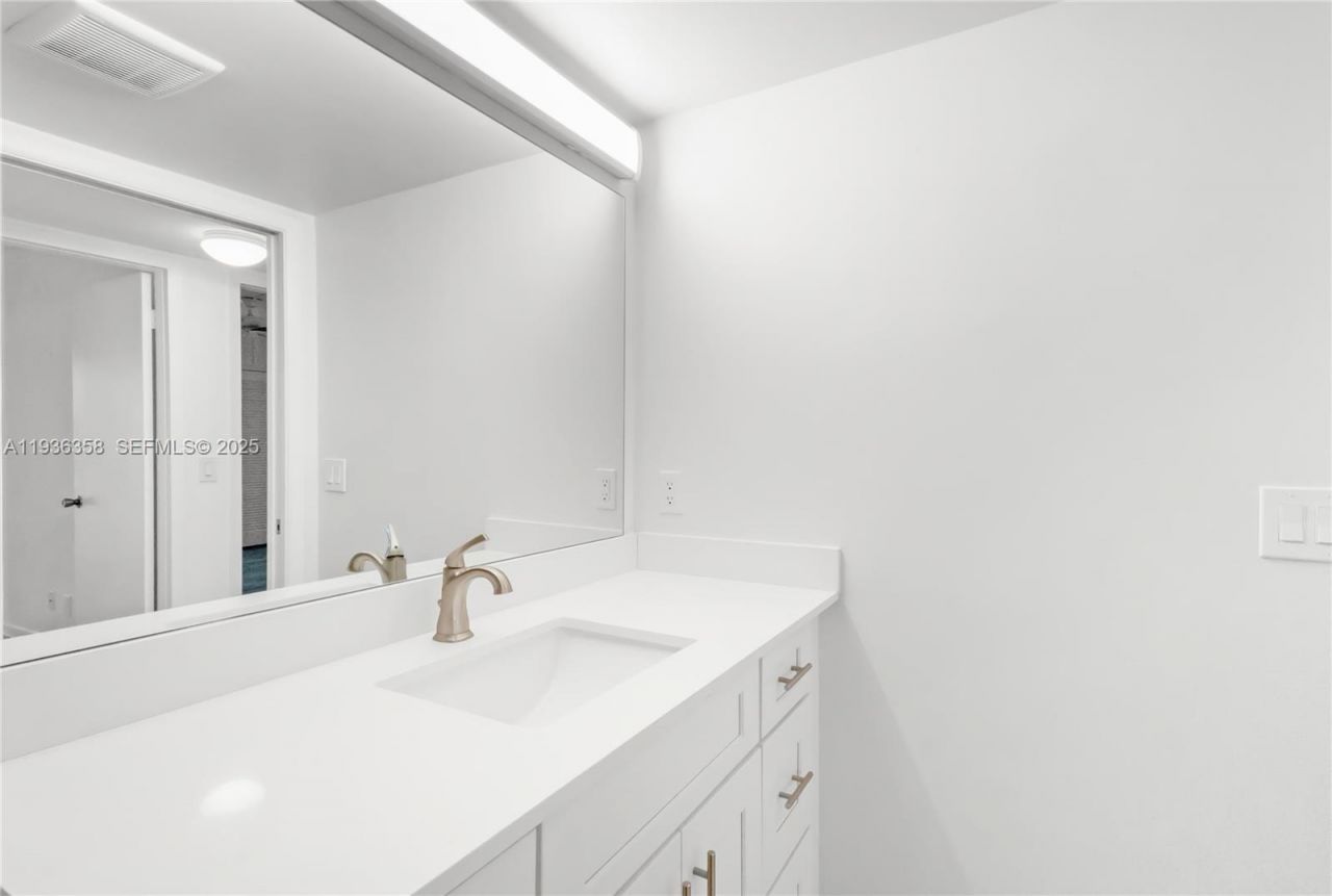 3030 Lincoln B, Unit 3030, Boca Raton, FL 33434 Photo