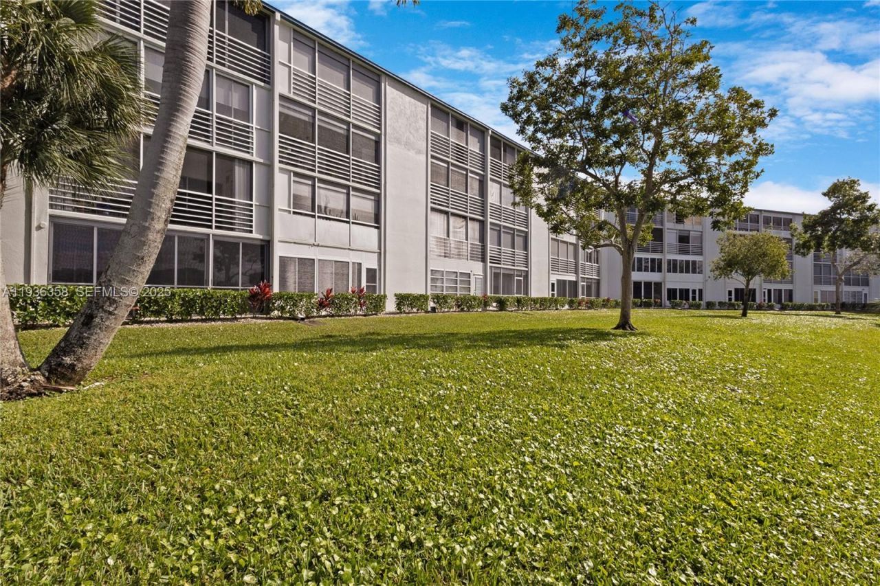 3030 Lincoln B, Unit 3030, Boca Raton, FL 33434 Photo