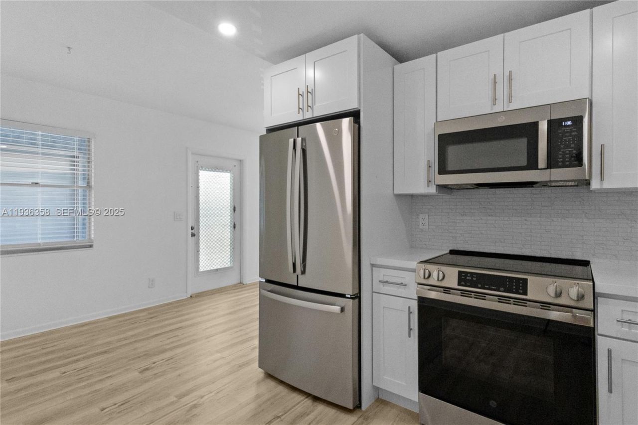 3030 Lincoln B, Unit 3030, Boca Raton, FL 33434 Photo