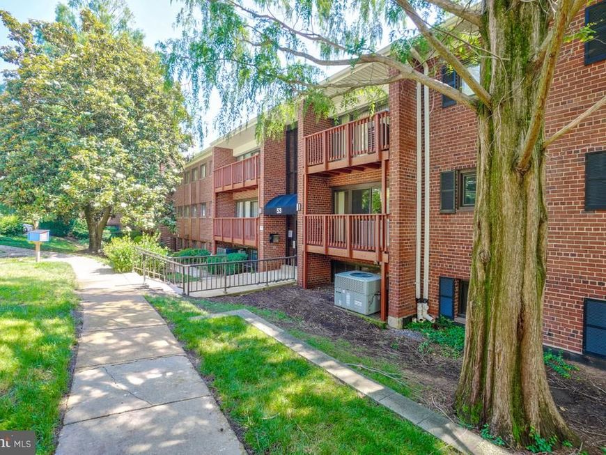 53 Skyhill Road, Unit 204, Alexandria, VA 22314 Main Photo