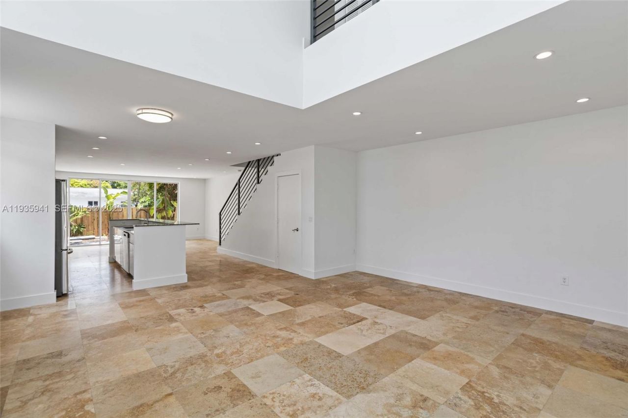 7004 NE 5th Ave , Miami, FL 33138 Photo