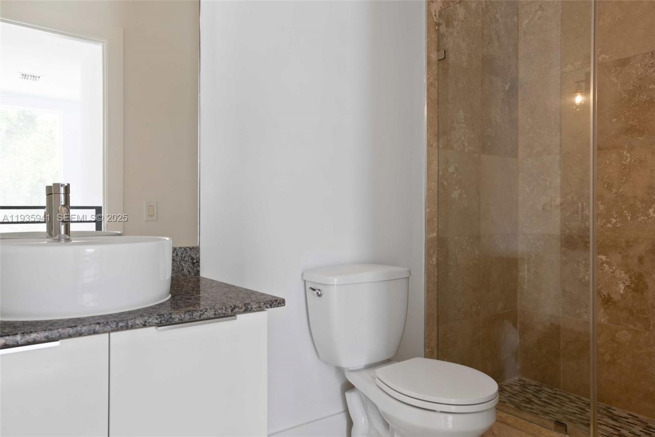 7004 NE 5th Ave , Miami, FL 33138 Photo