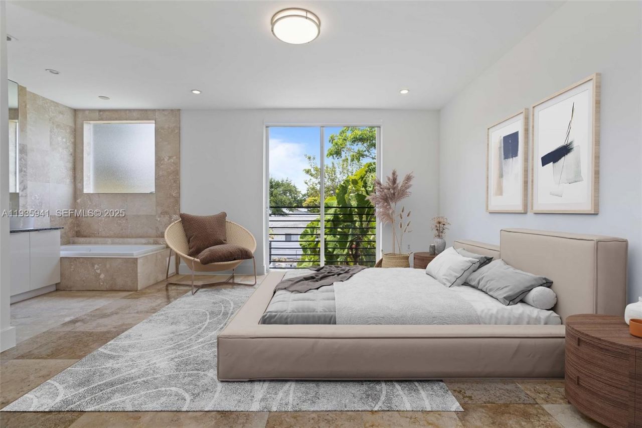 7004 NE 5th Ave , Miami, FL 33138 Photo