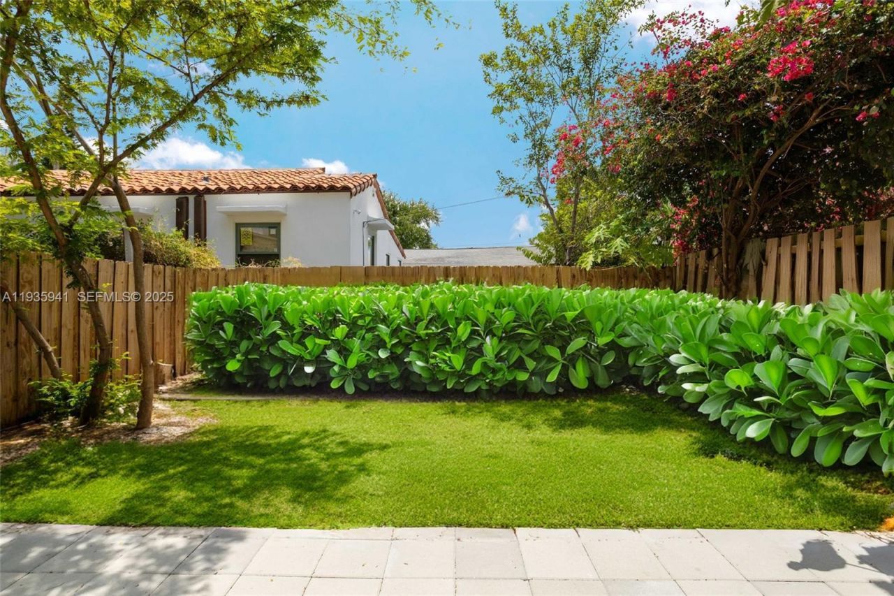 7004 NE 5th Ave , Miami, FL 33138 Photo