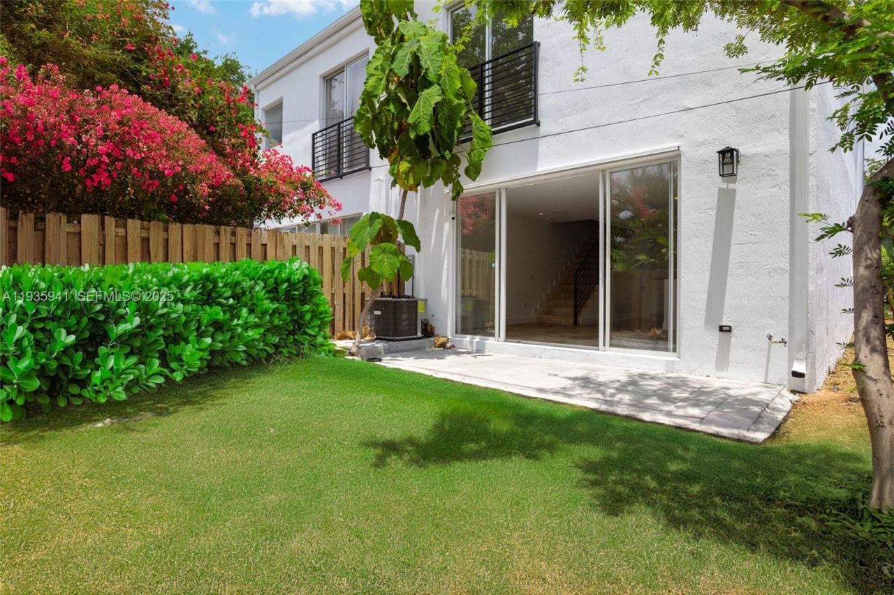 7004 NE 5th Ave , Miami, FL 33138 Photo