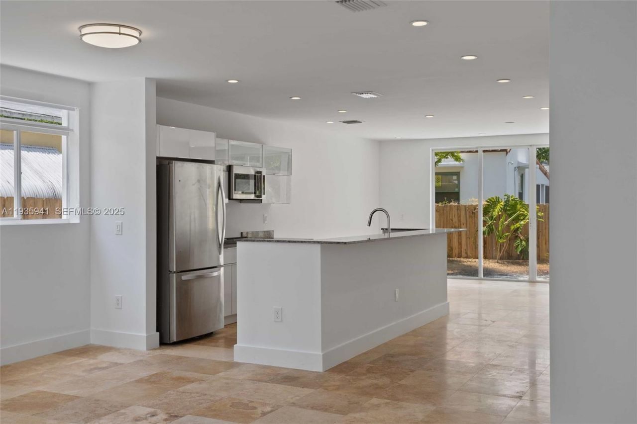 7004 NE 5th Ave , Miami, FL 33138 Photo