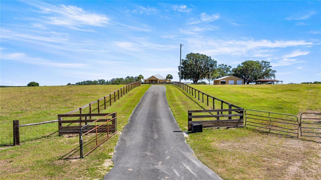 20551 SE 80th Street, Morriston, FL 32668 Photo