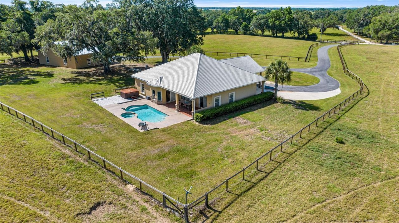 20551 SE 80th Street, Morriston, FL 32668 Photo