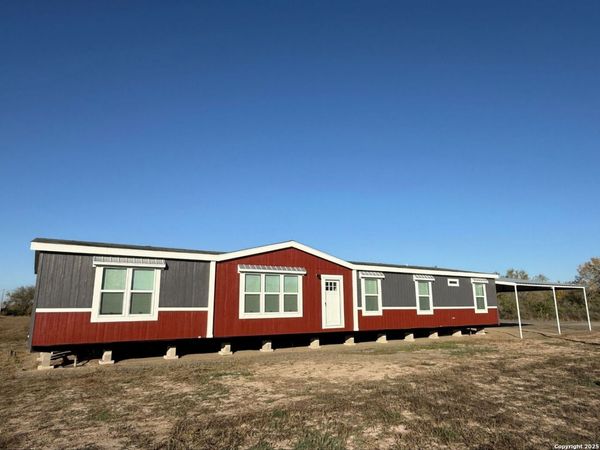 20 N Penney Lane, Knippa, TX 78870