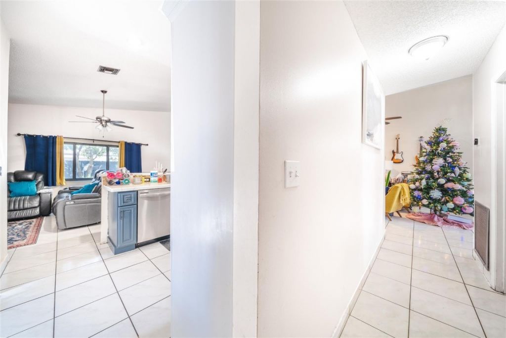 4975 NW 82nd Ter, Lauderhill, FL 33351 Photo