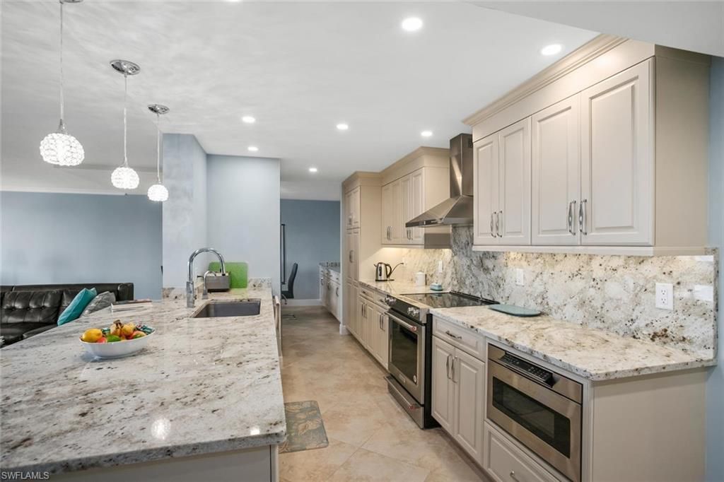 10851 Gulf Shore Dr, Unit 402, Naples, FL 34108 Photo