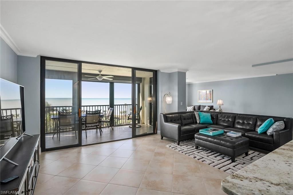 10851 Gulf Shore Dr, Unit 402, Naples, FL 34108 Photo