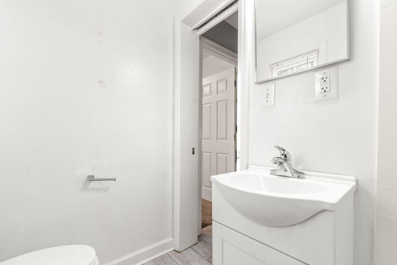 316 Anne Street Photo 23