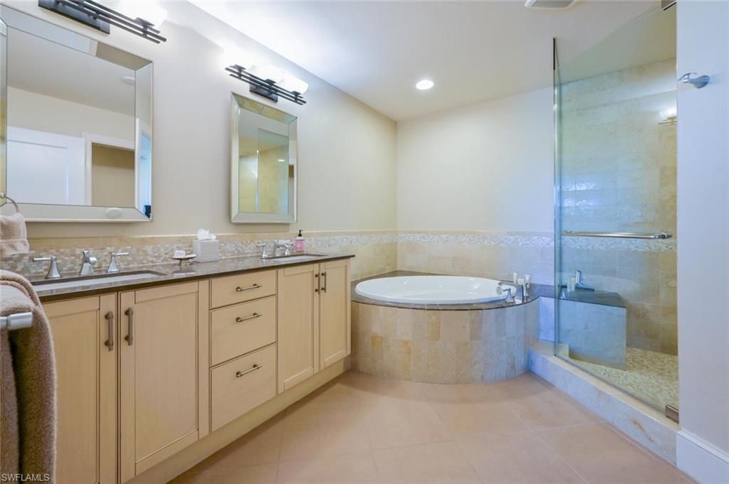 9115 Strada Pl, Unit 5211, Naples, FL 34108 Photo