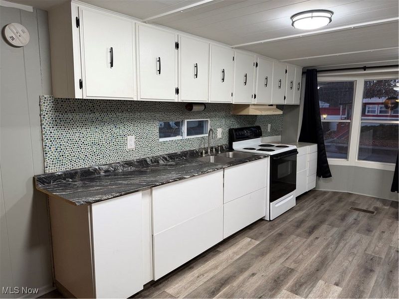 166 Rolling Park Drive N, Massillon, OH 44647 Photo 4