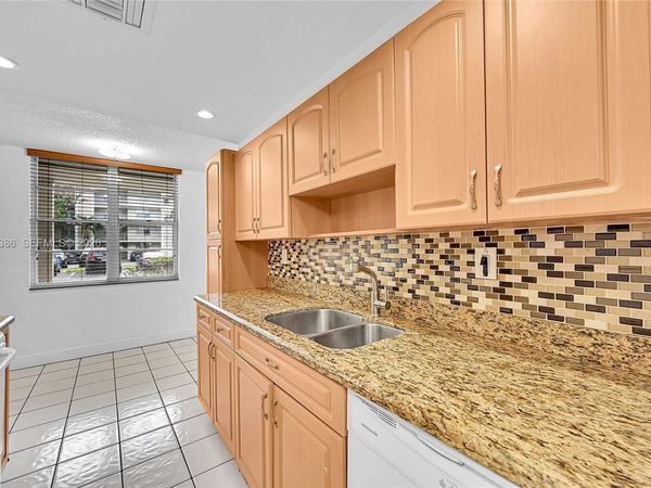 4850 NW 29th Ct, Unit 125, Lauderdale Lakes, FL 33313