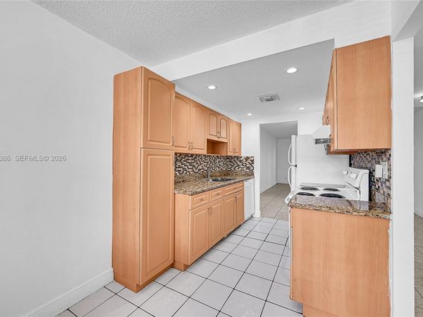 4850 NW 29th Ct, Unit 125, Lauderdale Lakes, FL 33313