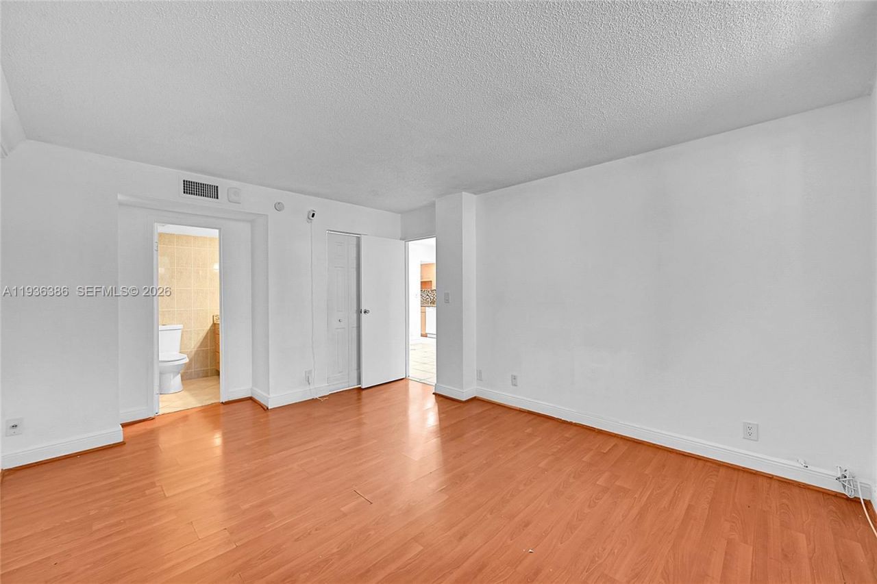 4850 NW 29th Ct, Unit 125, Lauderdale Lakes, FL 33313 Photo