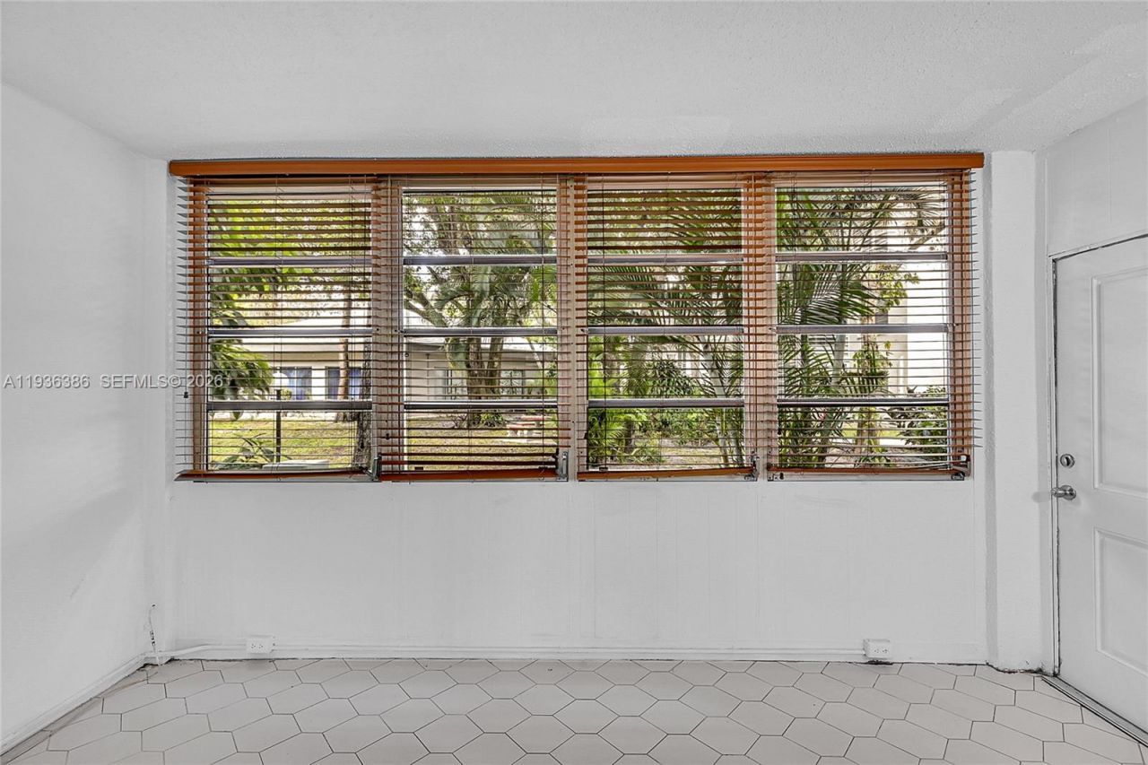 4850 NW 29th Ct, Unit 125, Lauderdale Lakes, FL 33313 Photo
