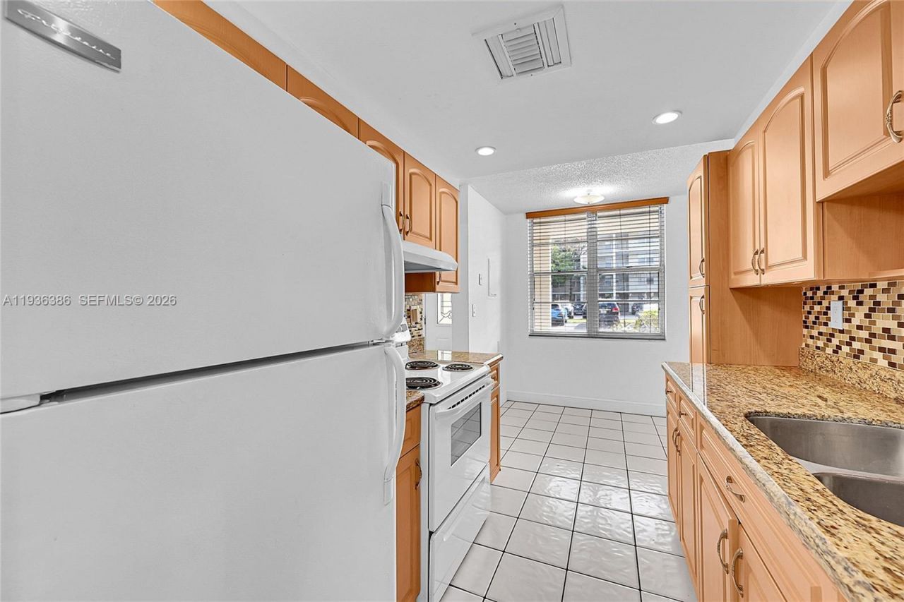 4850 NW 29th Ct, Unit 125, Lauderdale Lakes, FL 33313 Photo