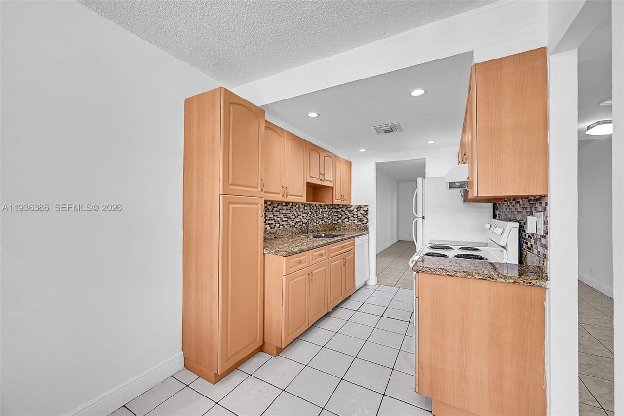 4850 NW 29th Ct , Unit 125, Lauderdale Lakes, FL 33313 Photo