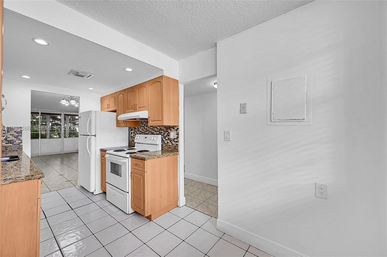 4850 NW 29th Ct , Unit 125, Lauderdale Lakes, FL 33313 Photo