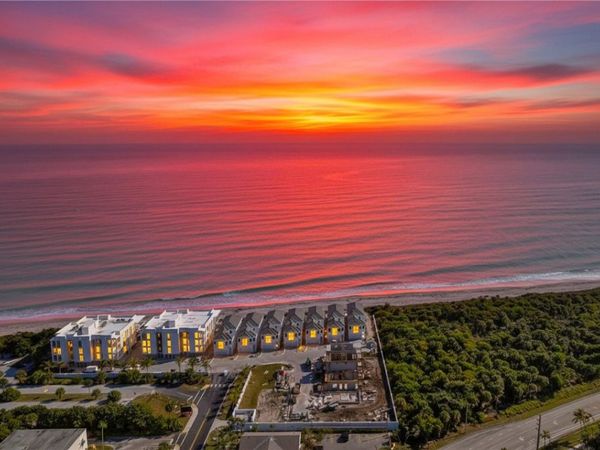 805 46th Place, Unit 9, Vero Beach, FL 32963