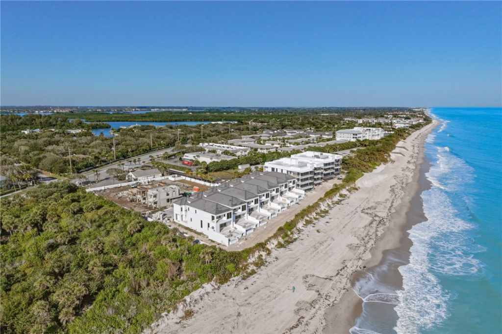 805 46th Place, Unit 9, Vero Beach, FL 32963 Photo