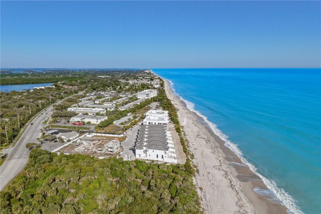 805 46th Place, Unit 9, Vero Beach, FL 32963 Photo