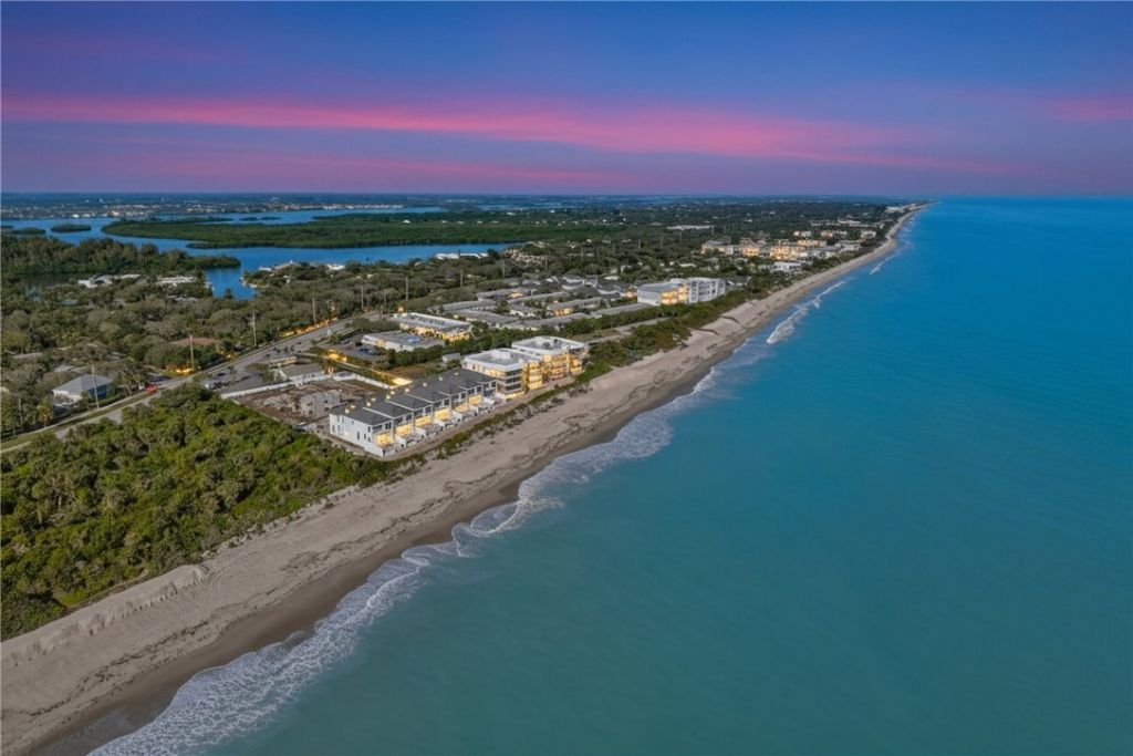 805 46th Place, Unit 9, Vero Beach, FL 32963 Photo