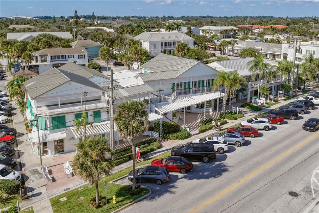 805 46th Place, Unit 9, Vero Beach, FL 32963 Photo