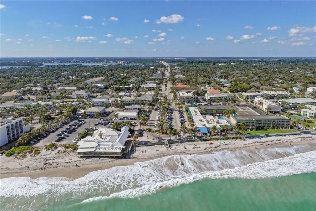 805 46th Place, Unit 9, Vero Beach, FL 32963 Photo