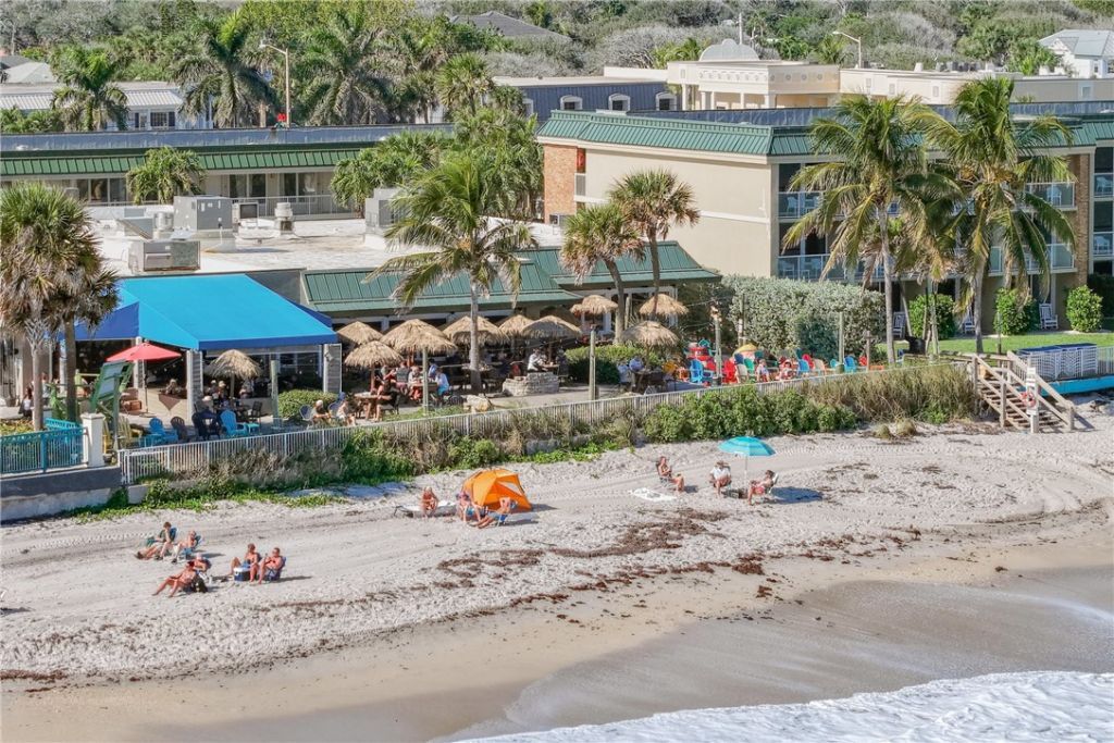 805 46th Place, Unit 9, Vero Beach, FL 32963 Photo