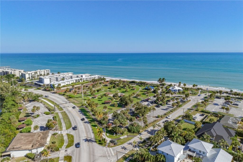 805 46th Place, Unit 9, Vero Beach, FL 32963 Photo