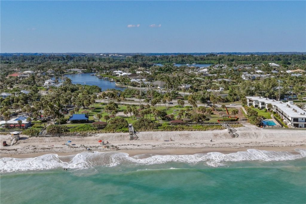 805 46th Place, Unit 9, Vero Beach, FL 32963 Photo