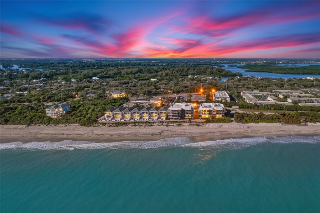 805 46th Place, Unit 9, Vero Beach, FL 32963 Photo