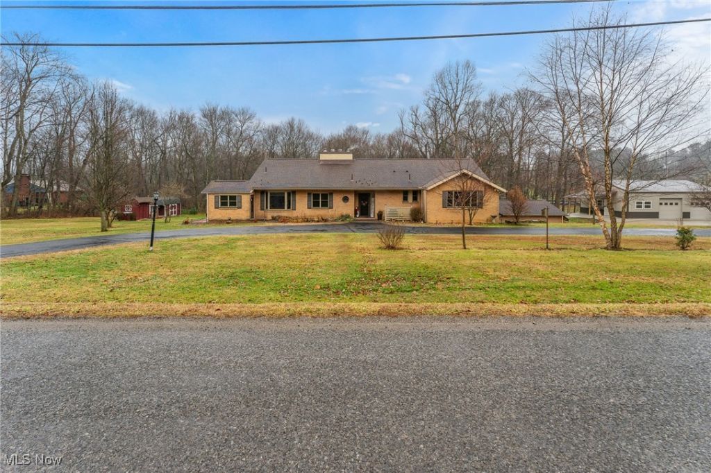 1137 Dairy Lane, East Liverpool, OH 43920 Main Photo